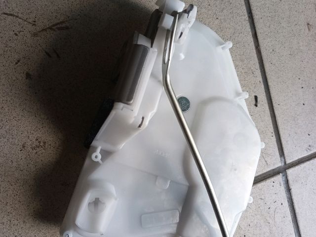 bontott SUZUKI SPLASH Bal első Központizár Motor