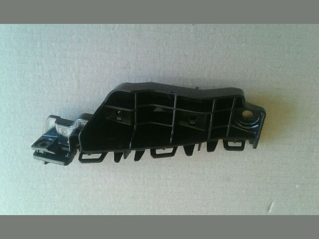 bontott SUZUKI SPLASH Bal első Oldal Lökhárító Tartó (Műanyag)