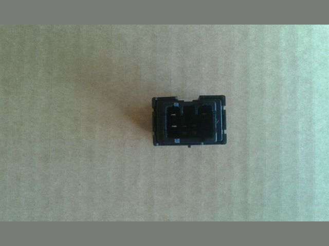 bontott SUZUKI SPLASH Bal első Ülésfűtés Kapcsoló