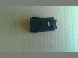 bontott SUZUKI SPLASH Bal első Ülésfűtés Kapcsoló