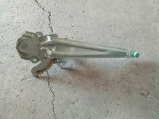 bontott SUZUKI SPLASH Bal hátsó Ablakemelő Szerkezet (Mechanikus)