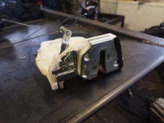 bontott SUZUKI SPLASH Bal hátsó Ajtózár