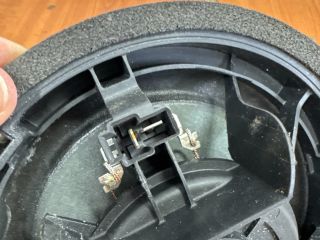 bontott SUZUKI SPLASH Bal hátsó Hangszóró