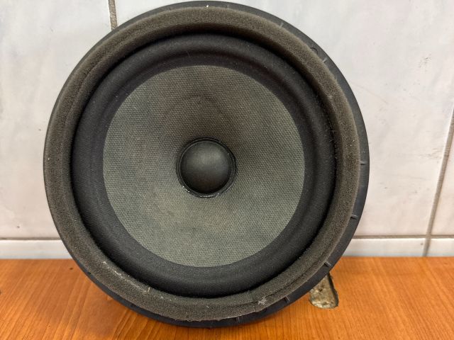 bontott SUZUKI SPLASH Bal hátsó Hangszóró