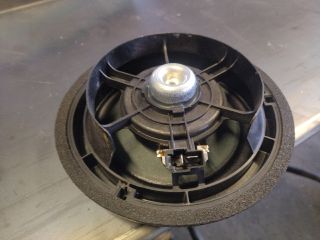 bontott SUZUKI SPLASH Bal hátsó Hangszóró