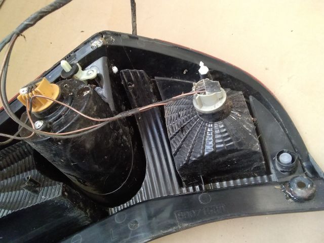 bontott SUZUKI SPLASH Bal Hátsó Lámpa