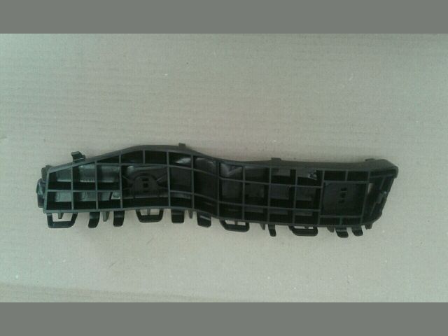 bontott SUZUKI SPLASH Bal hátsó Oldal Lökhárító Tartó (Műanyag)