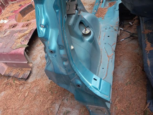 bontott SUZUKI SPLASH Bal hátsó Sárvédő