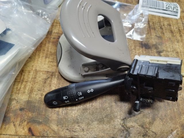 bontott SUZUKI SPLASH Bal Kormánykapcsoló Irányjelző