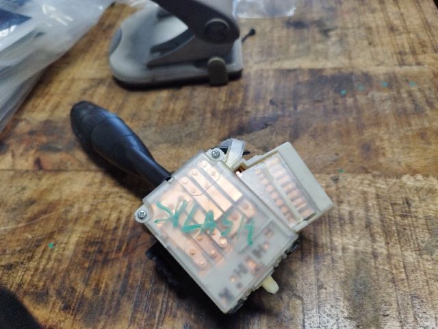 bontott SUZUKI SPLASH Bal Kormánykapcsoló Irányjelző