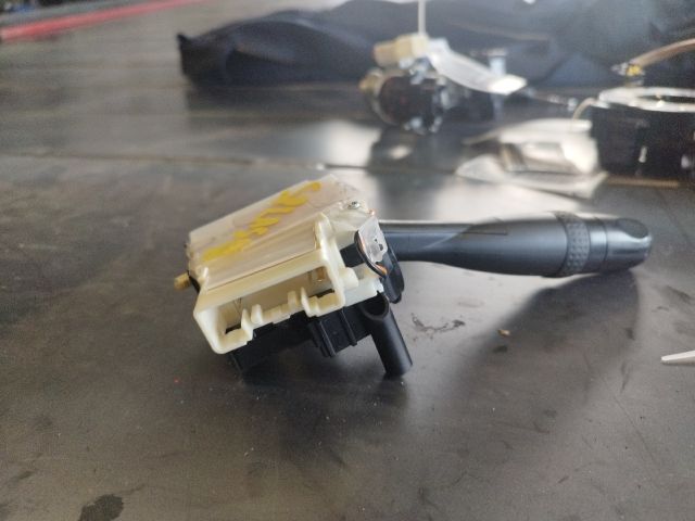 bontott SUZUKI SPLASH Bal Kormánykapcsoló Irányjelző