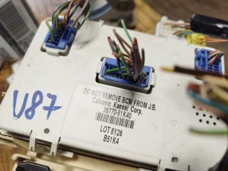 bontott SUZUKI SPLASH Biztosítéktábla Utastér