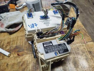 bontott SUZUKI SPLASH Biztosítéktábla Utastér