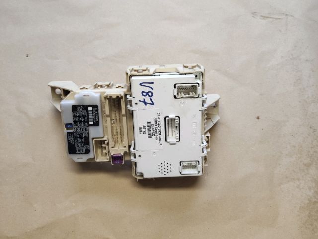 bontott SUZUKI SPLASH Biztosítéktábla Utastér