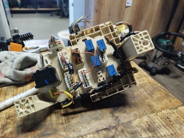 bontott SUZUKI SPLASH Biztosítéktábla Utastér