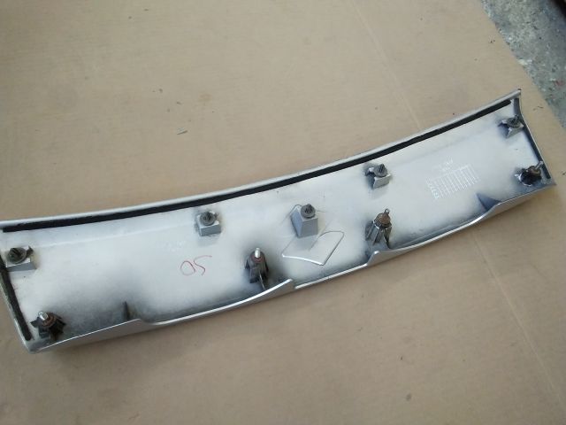 bontott SUZUKI SPLASH Csomagtérajtó Díszléc