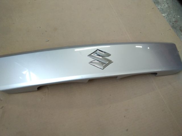 bontott SUZUKI SPLASH Csomagtérajtó Díszléc