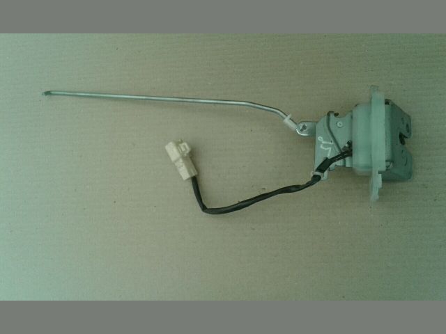 bontott SUZUKI SPLASH Csomagtérajtó Zárszerkezet