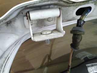 bontott SUZUKI SPLASH Csomagtérajtó Zsanér