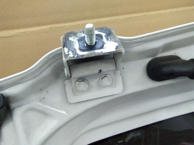 bontott SUZUKI SPLASH Csomagtérajtó Zsanér