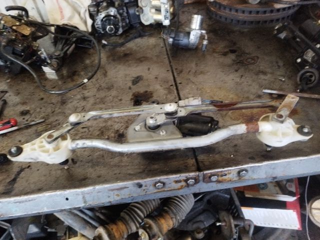 bontott SUZUKI SPLASH Első Ablaktörlő Szerkezet Motorral