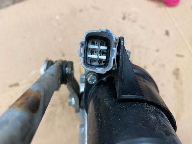 bontott SUZUKI SPLASH Első Ablaktörlő Szerkezet Motorral