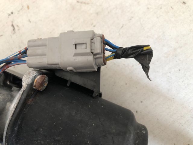 bontott SUZUKI SPLASH Első Ablaktörlő Szerkezet Motorral