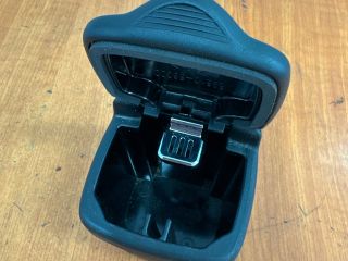 bontott SUZUKI SPLASH Első Hamutartó