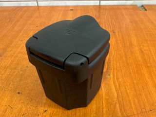 bontott SUZUKI SPLASH Első Hamutartó