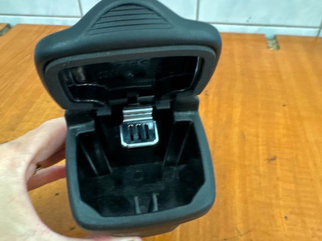 bontott SUZUKI SPLASH Első Hamutartó