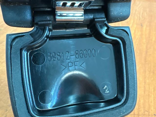 bontott SUZUKI SPLASH Első Hamutartó