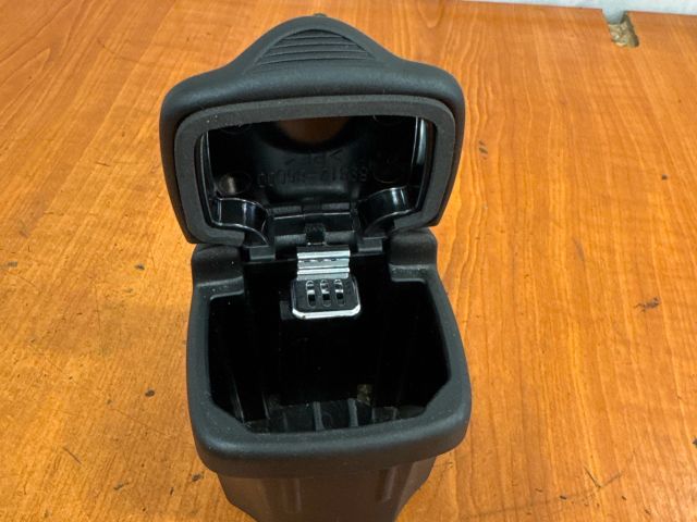 bontott SUZUKI SPLASH Első Hamutartó