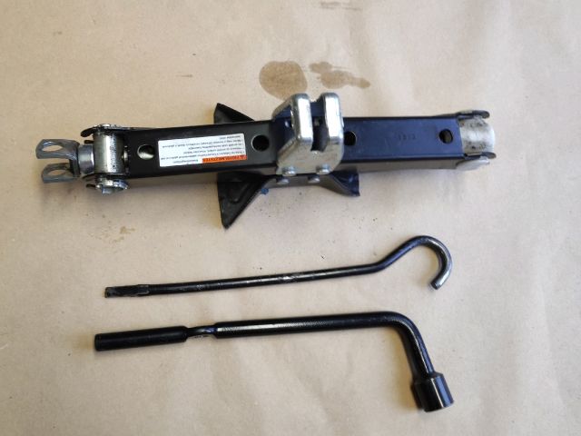 bontott SUZUKI SPLASH Emelő