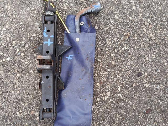 bontott SUZUKI SPLASH Emelő