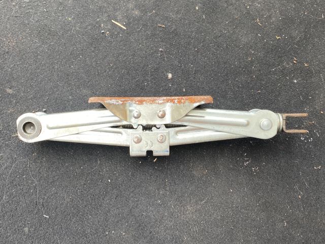 bontott SUZUKI SPLASH Emelő