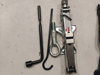 bontott SUZUKI SPLASH Emelő