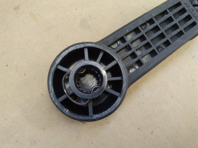 bontott SUZUKI SPLASH Hátsó Ablaktekerő Kar