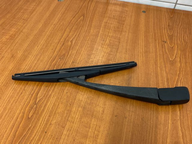 bontott SUZUKI SPLASH Hátsó Ablaktörlő Kar