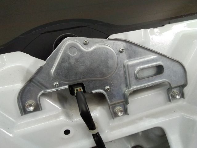 bontott SUZUKI SPLASH Hátsó Ablaktörlő Motor