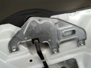 bontott SUZUKI SPLASH Hátsó Ablaktörlő Motor