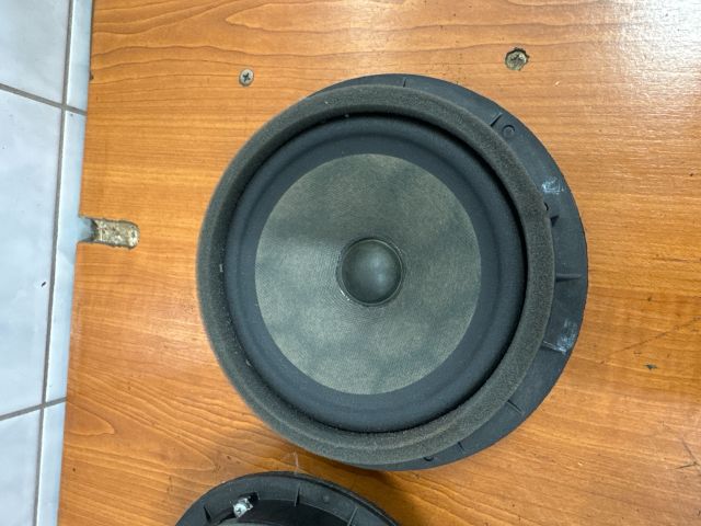 bontott SUZUKI SPLASH Hátsó Hangszóró Pár