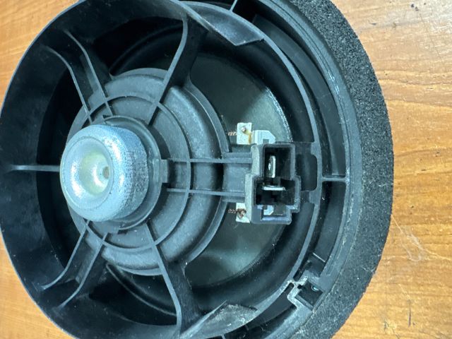 bontott SUZUKI SPLASH Hátsó Hangszóró Pár