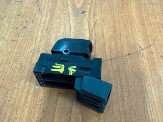 bontott SUZUKI SPLASH Jobb első Ablakemelő Kapcsoló