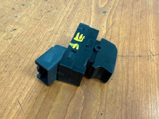 bontott SUZUKI SPLASH Jobb első Ablakemelő Kapcsoló