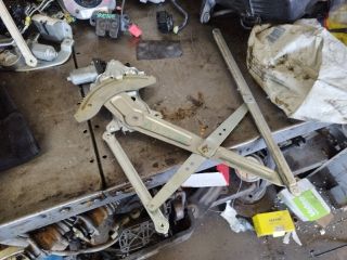 bontott SUZUKI SPLASH Jobb első Ablakemelő Szerkezet (Elektromos)