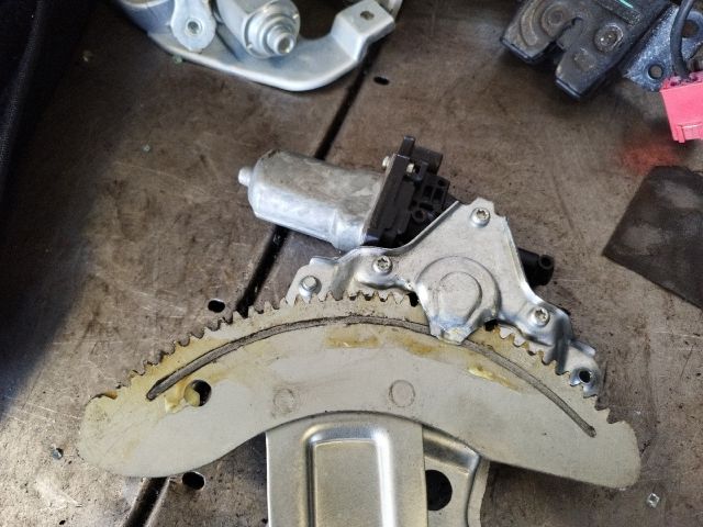 bontott SUZUKI SPLASH Jobb első Ablakemelő Szerkezet (Elektromos)