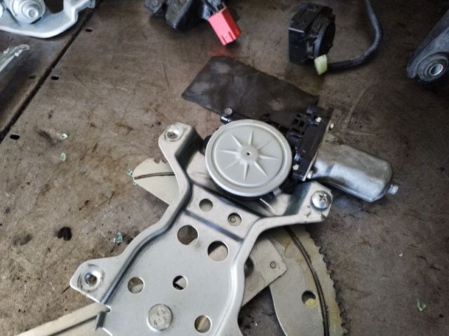 bontott SUZUKI SPLASH Jobb első Ablakemelő Szerkezet (Elektromos)