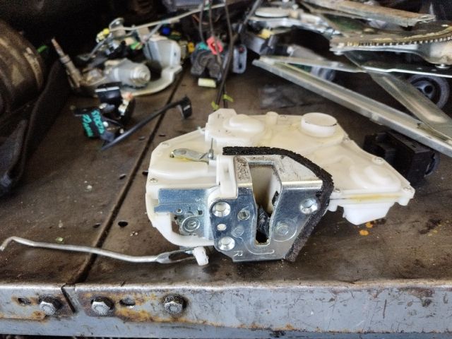 bontott SUZUKI SPLASH Jobb első Ajtózár