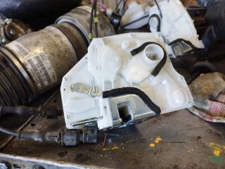 bontott SUZUKI SPLASH Jobb első Ajtózár