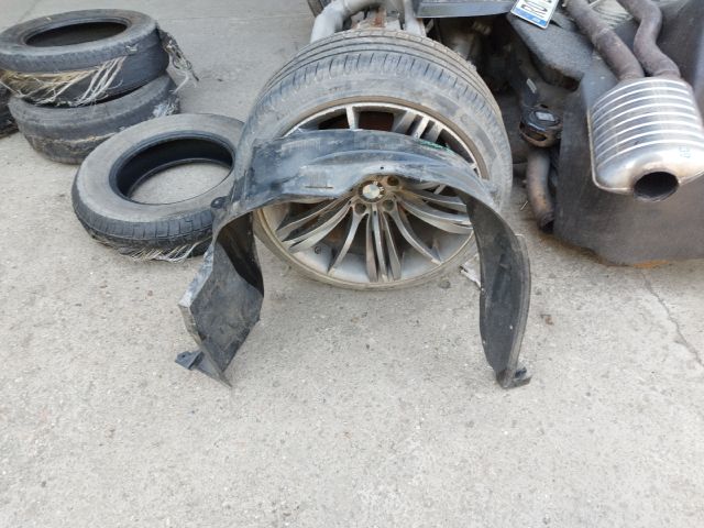 bontott SUZUKI SPLASH Jobb első Dobbetét (Kerékjárati, Műanyag)